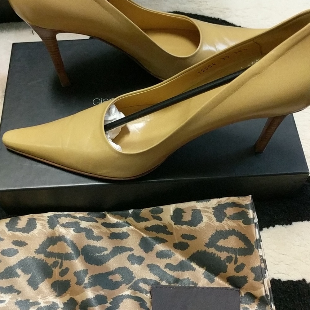 Brand new Gianmarco Lorenzi Nude heels, Size 38.5